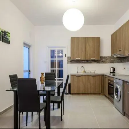 Flat Near The Sea شقة